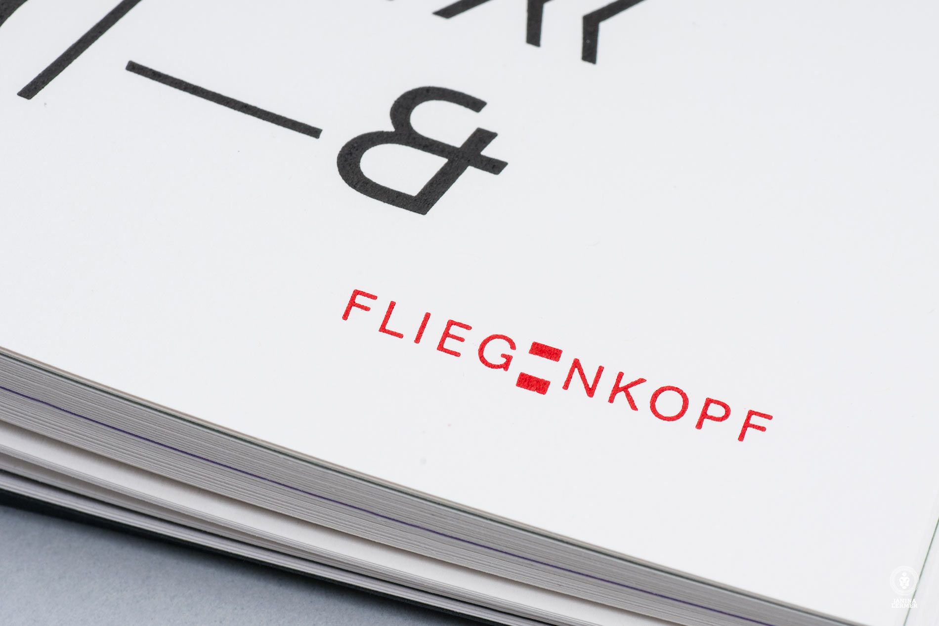 Janina-Lermer-Buchgestaltung-Magazingestaltung-Editorialdesign-Bleisatz-Metalpress-Logo-Handgedruckt-Handprinted-Werkstatt-Fliegenkopf