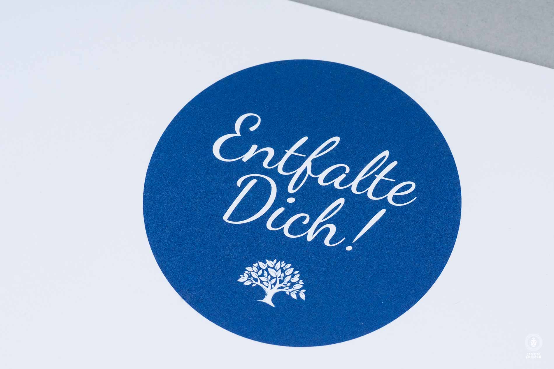 Janina-Lermer-Markenkommunikation-Brand-communication-Faltblatt-Flyer-Enfalte-Dich-YinYangPersonaltrainer